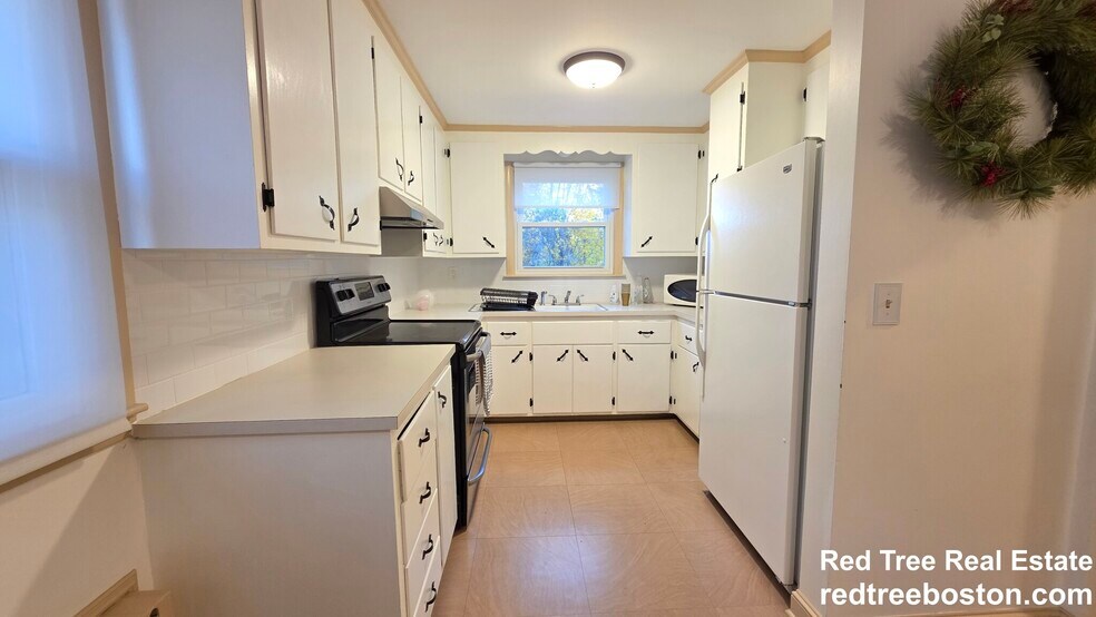 Building Photo - 18 Cresthill Rd