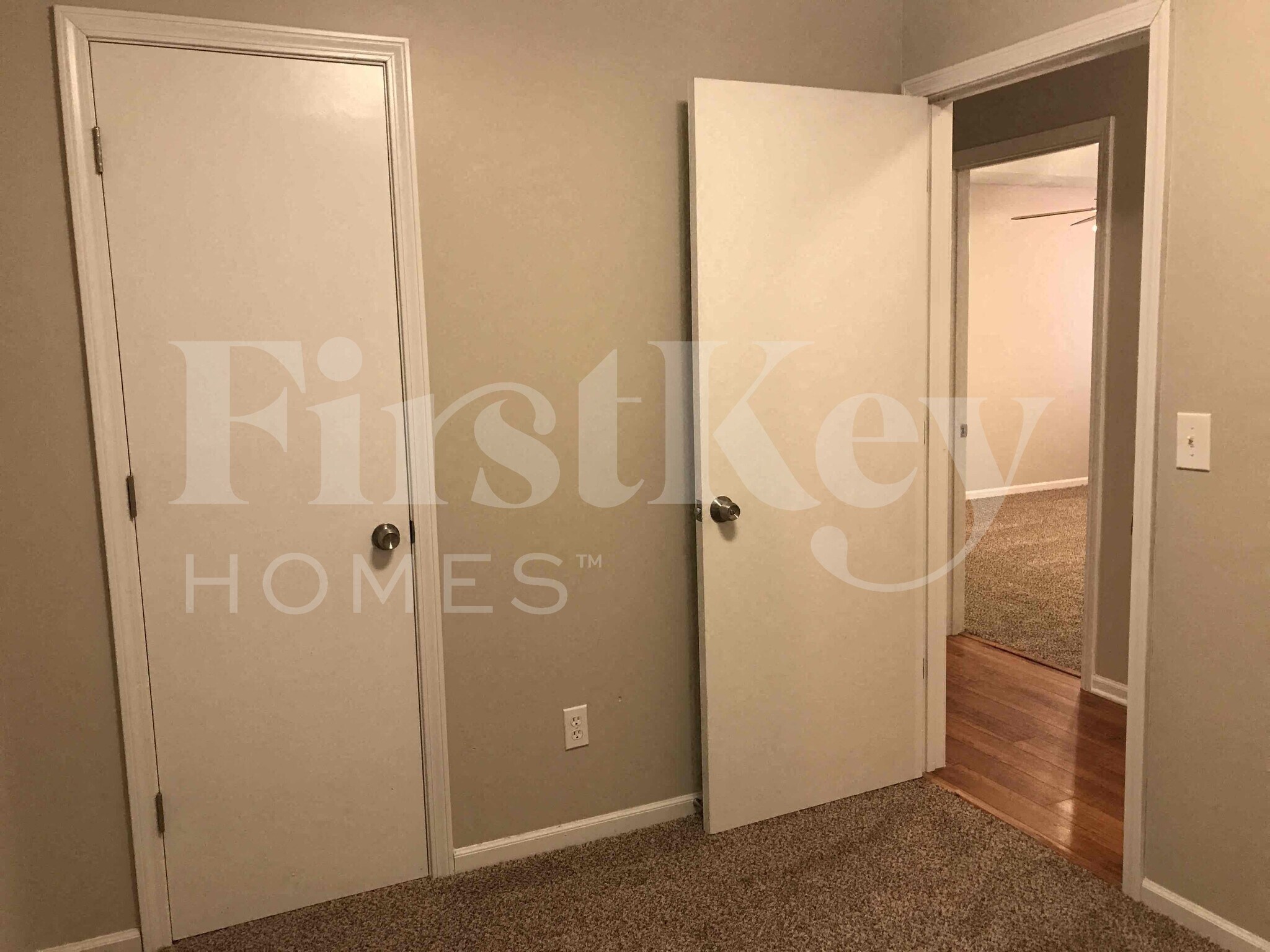 Building Photo - 804 NE Karapat Dr