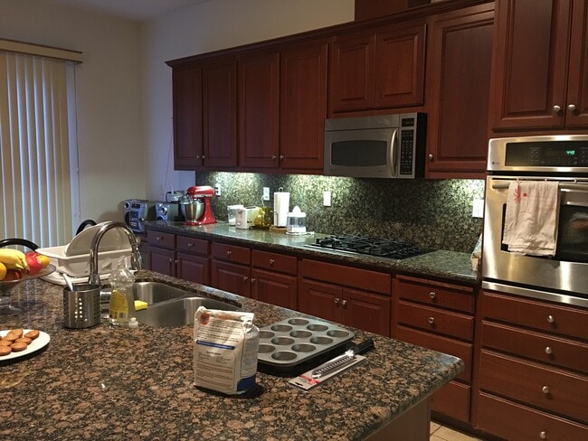 Building Photo - 3342 Park Ridge Dr