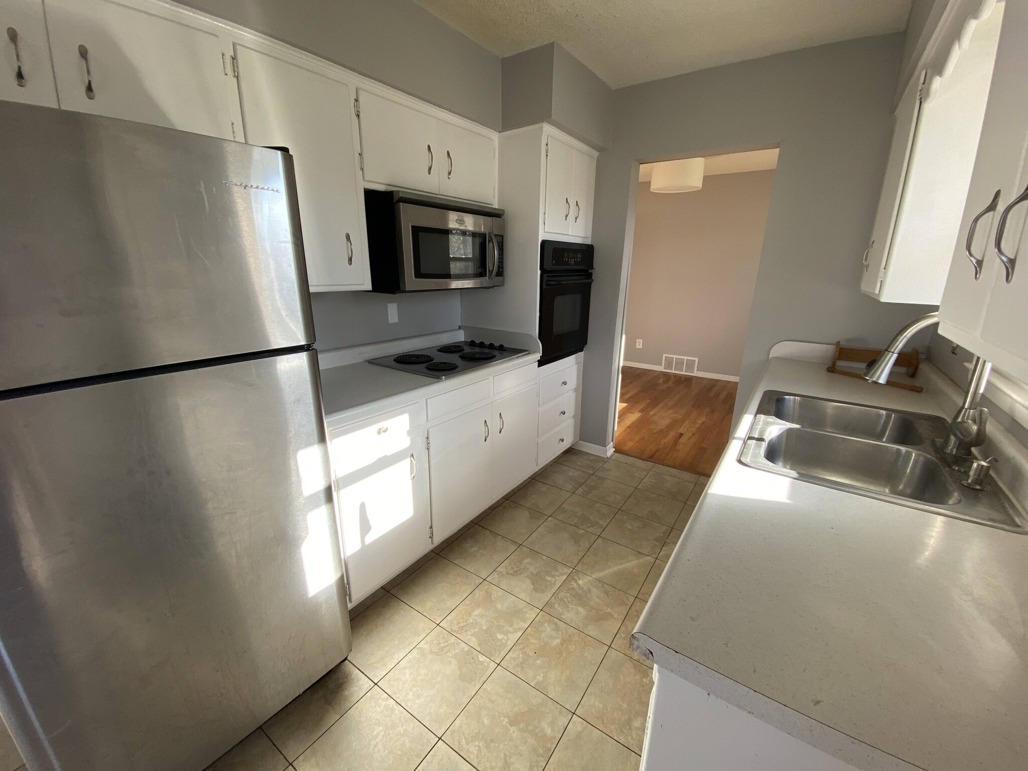 Building Photo - 2761 Skeies Dr