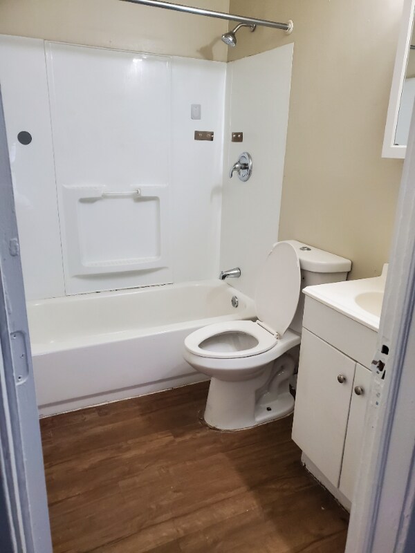 Building Photo - 1378 E 94th St