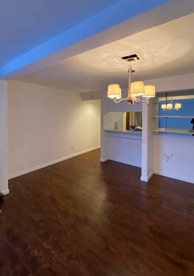 Building Photo - 800 F St