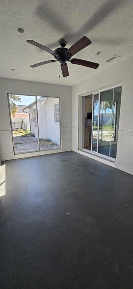 Building Photo - 6974 Spinnaker Blvd