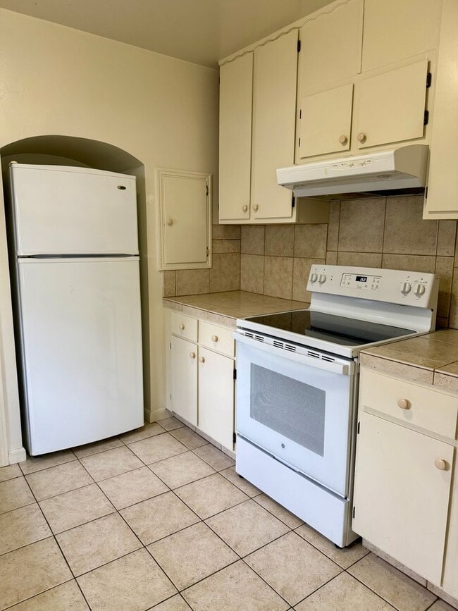 Building Photo - JSTREET5712-5716