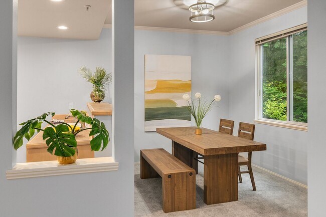 Building Photo - 2bd/2ba Sammamish House