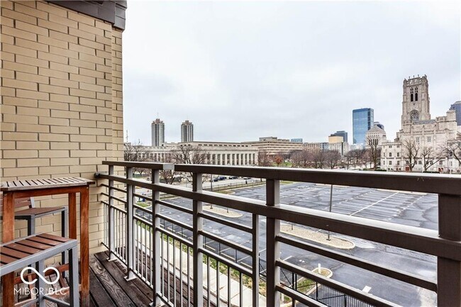 Building Photo - 802 N Meridian St