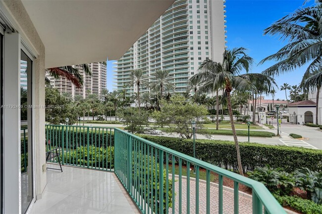 Building Photo - 20000 E Country Club Dr