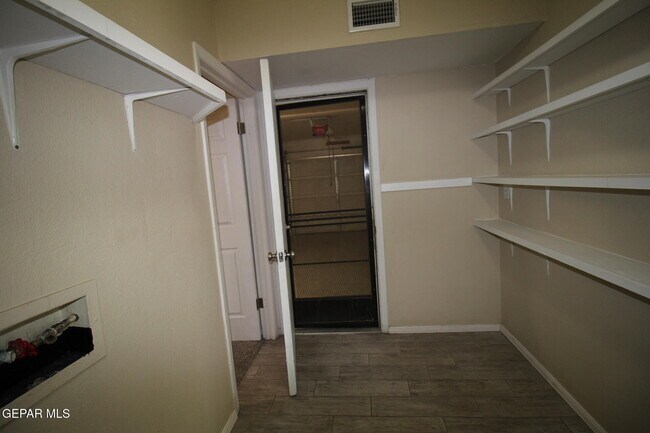 Building Photo - 351 Duanesburg St
