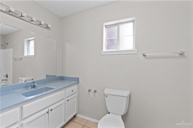 Building Photo - 10 Hibiscus Ave