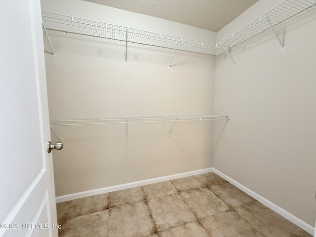 Building Photo - 2715 Salt Lake Dr
