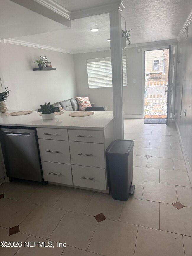 Building Photo - 200 Walnut St