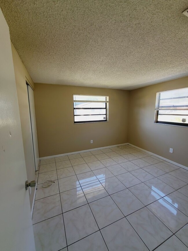 Building Photo - Charming Four Bedroom One Bathroom House p...