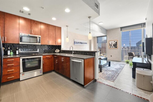 Building Photo - 360 Nueces St