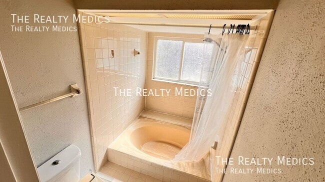 Building Photo - 430 Red Coat Ln