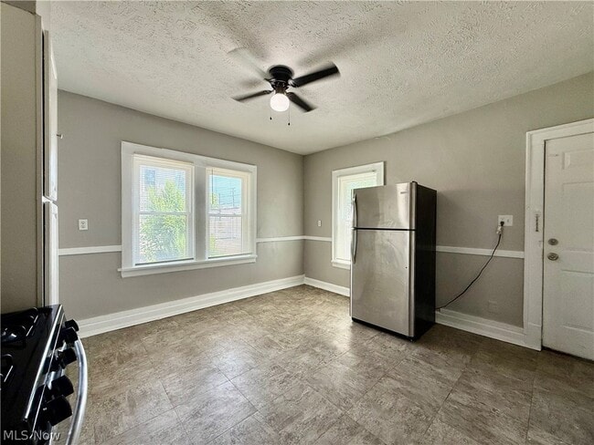 Building Photo - 2602 Vega Ave