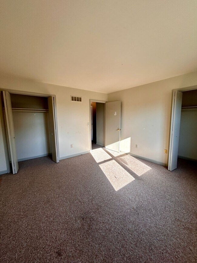 Building Photo - 20 N Poplar Ct