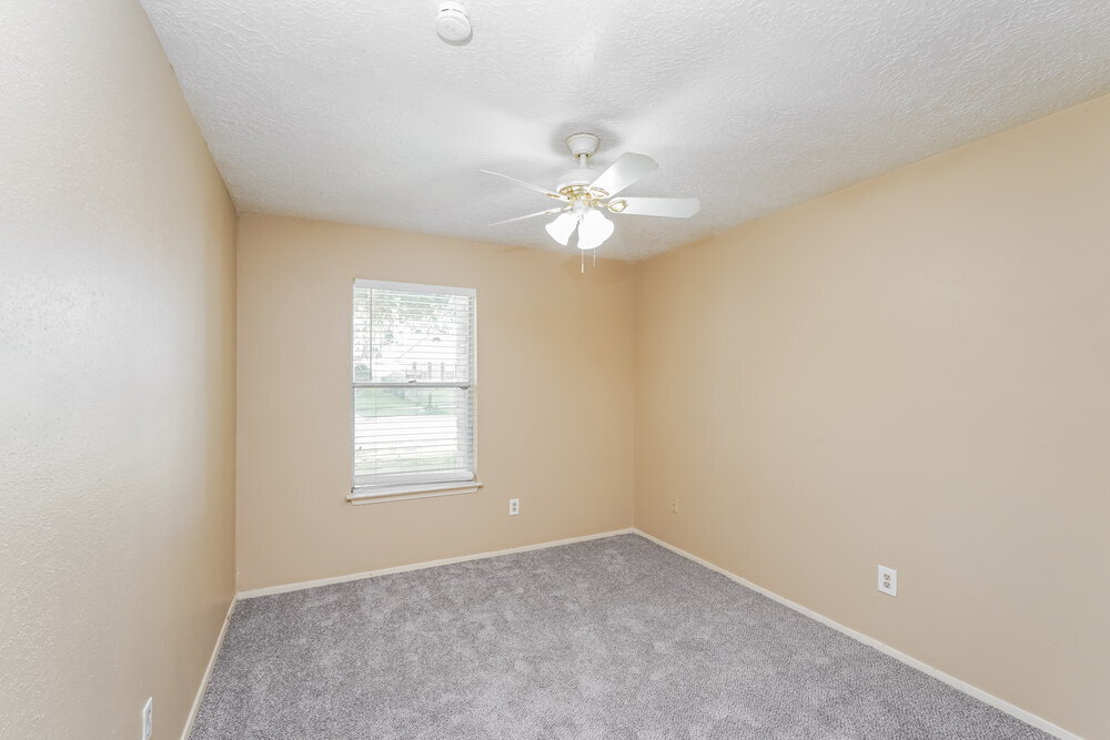 Building Photo - 1711 Meadow Green Dr