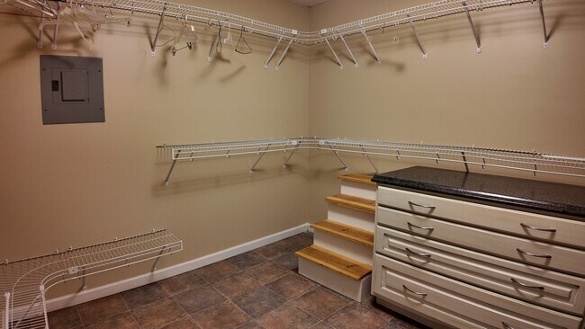 Master walk-in closet - 3305 54th Pl