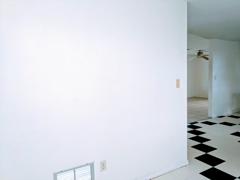 Building Photo - 8283 Pelican Rd