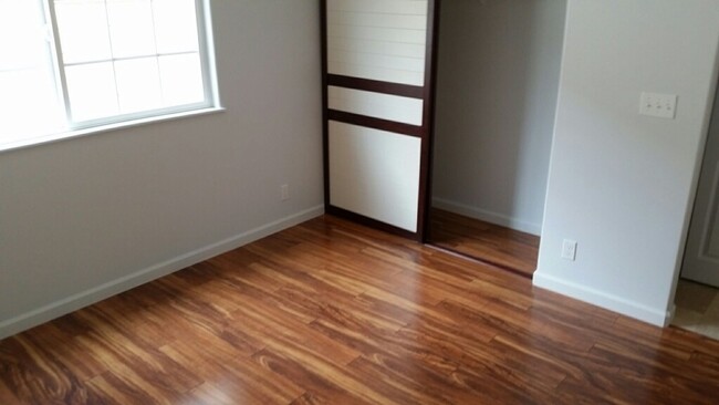 Building Photo - Kaimuki Duplex, 3 Bedroom, 2 baths, 2 park...