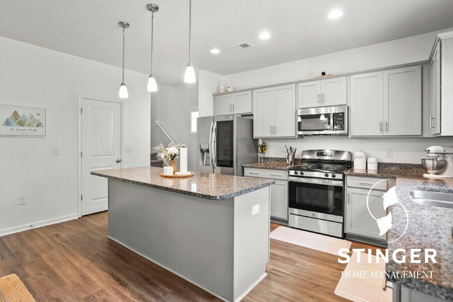 Building Photo - 25 Chinquapin St