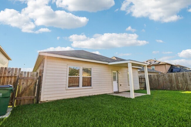 Building Photo - 7 Nathaniel Springs Dr