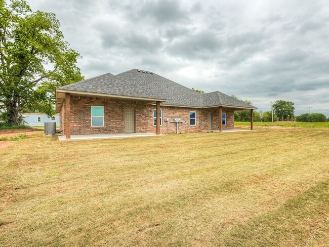 Building Photo - 3360 E Cemetery Rd