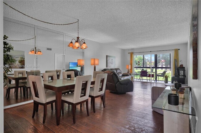 Building Photo - 8941 S Hollybrook Blvd