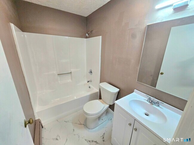 Building Photo - 272 Bellevue St