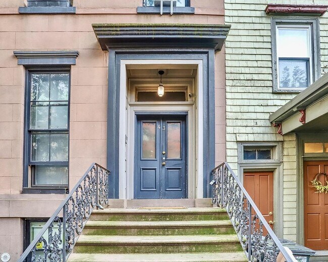 Building Photo - 43 Mercer St