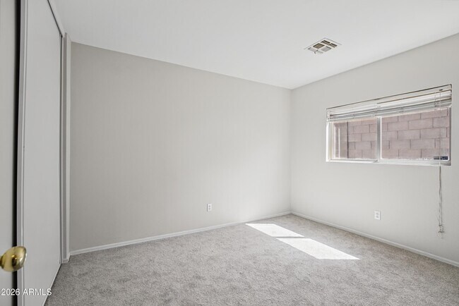 Building Photo - 10538 W Foothill Dr