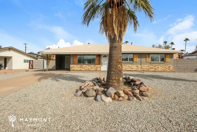 Building Photo - 520 E Desert Ave