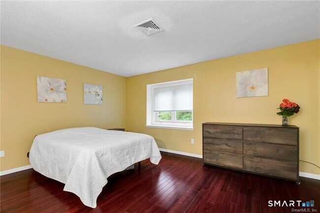 Building Photo - 410 Sandstone Dr