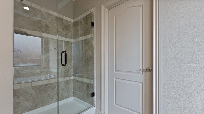 Building Photo - Sign a lease before March 31st and get 50% off one month’s rent, redeemable from the 2nd–12th month.