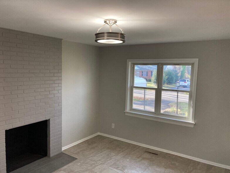 Building Photo - 8802 Avalon Dr