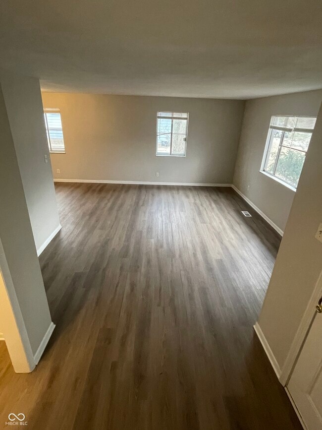 Building Photo - 2948 Roberta Dr