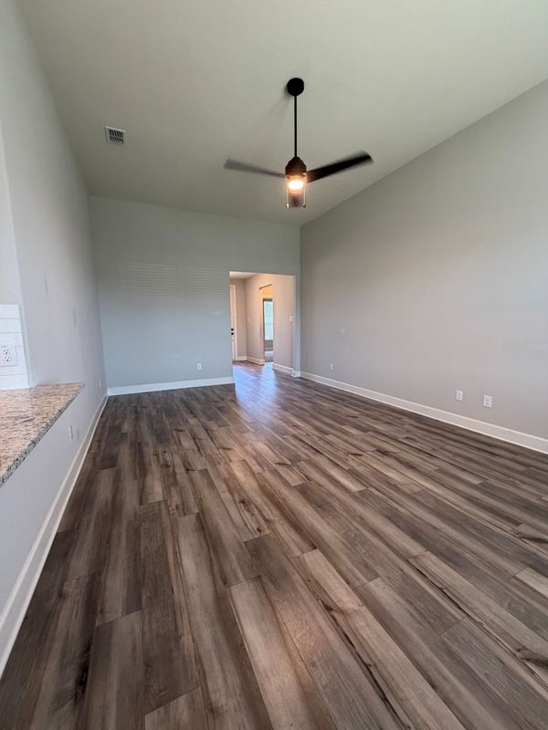 Building Photo - 925 Emerson Dr