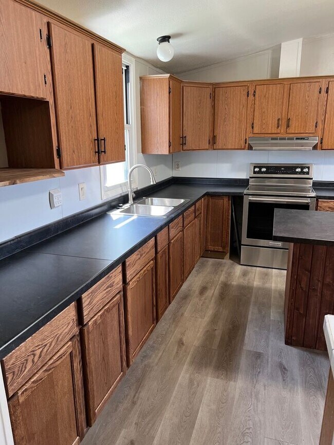 Building Photo - 3 Bed 2 Bath Home in Manhattan, KS
