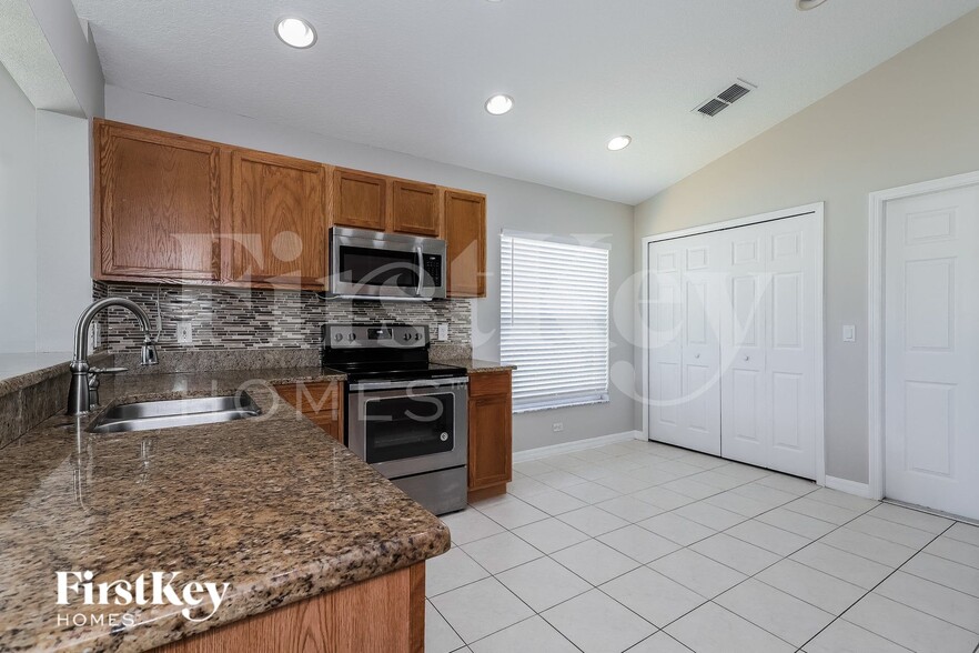 Building Photo - 745 Troon Cir