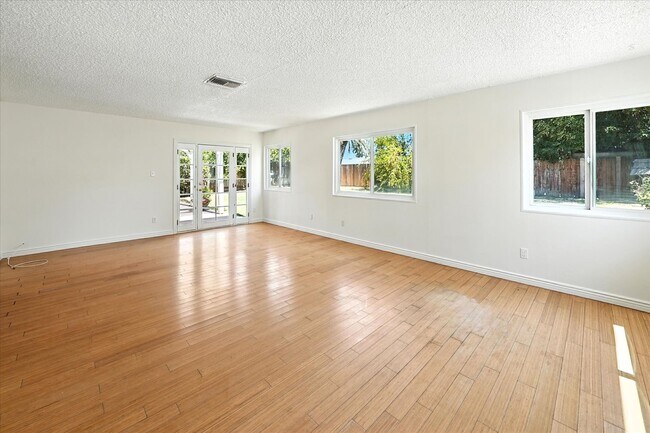 Building Photo - 8846 Laramie Ave