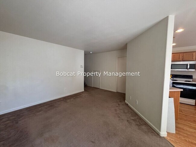 Building Photo - 217 Meadowood Ct