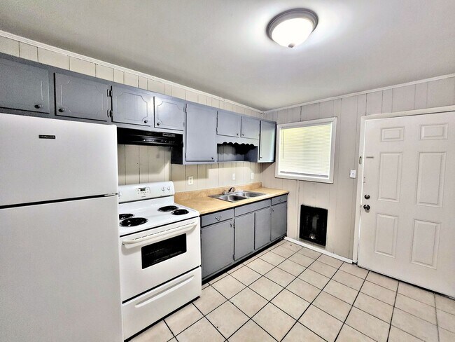 Building Photo - 4106 Broyles Ave SW