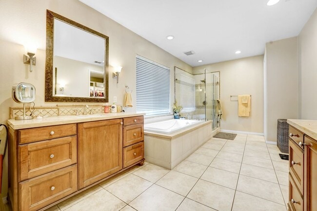 Building Photo - 26525 Craftsmen Ct