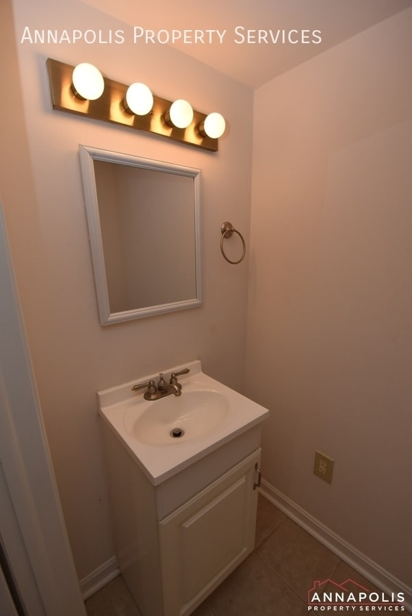 Building Photo - 7660 Fairbanks Ct
