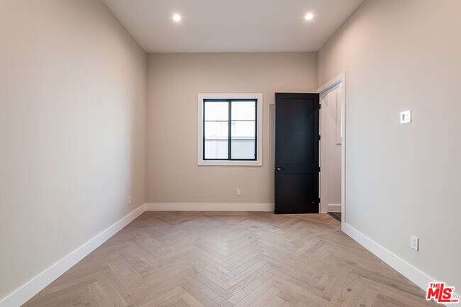 Building Photo - 14752 Hartsook St