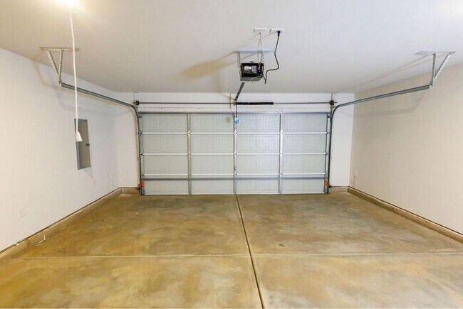 Building Photo - MOVE IN SPECIAL-Beautiful home available for rent