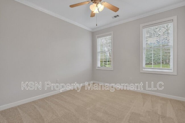 Building Photo - 5 Southernwood Pl
