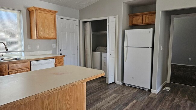 Building Photo - Del Rio Duplex