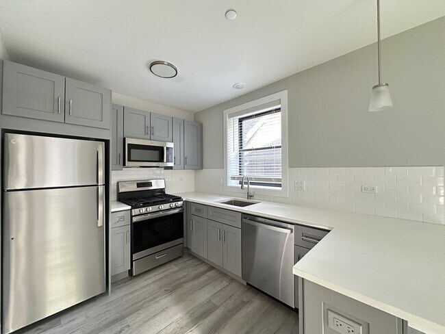 Building Photo - 1138 Oak Ave