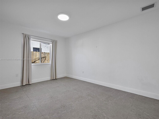 Building Photo - 340 NW 45th St